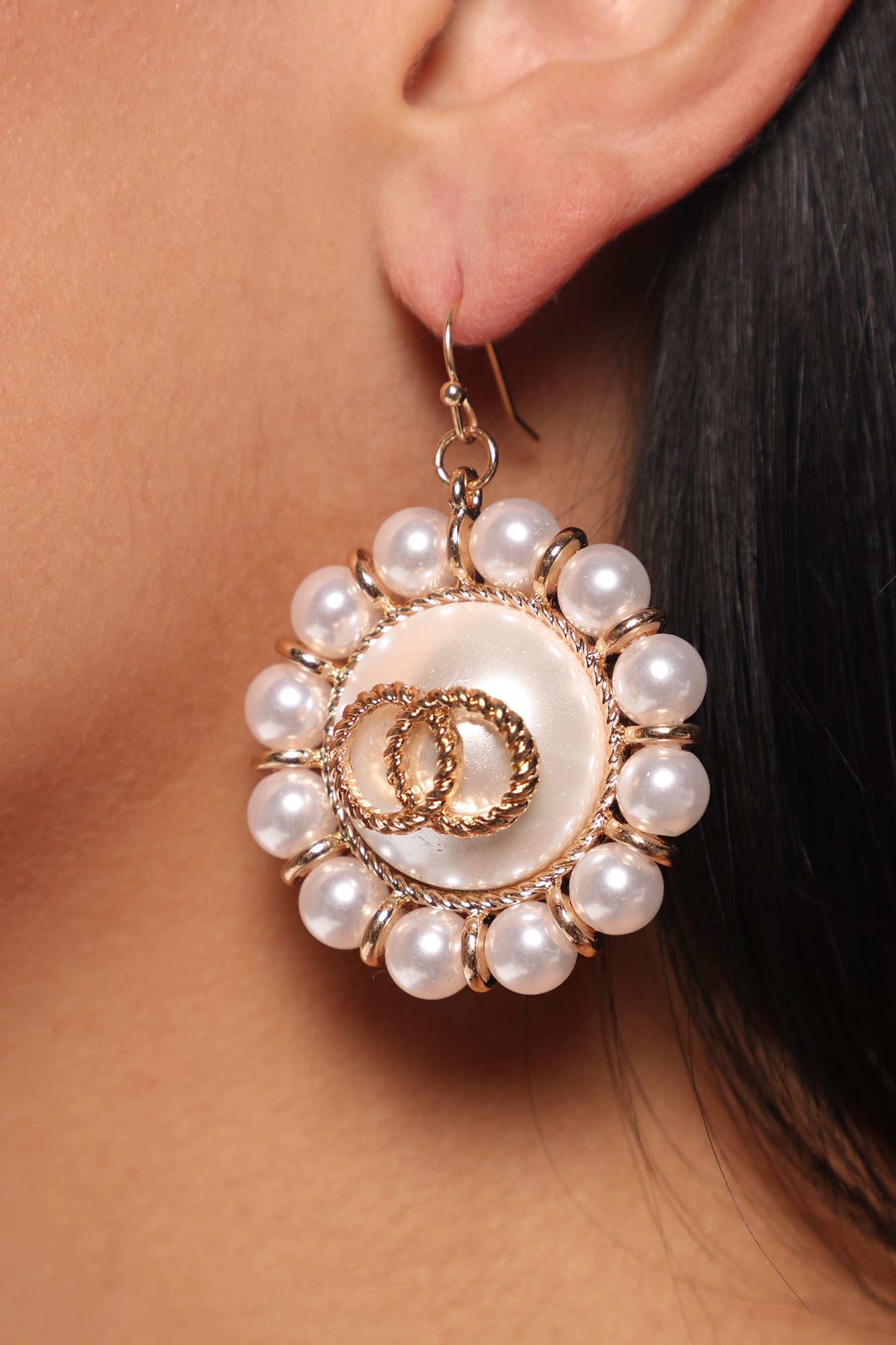 Oh So Chic Pearl Earrings - Gold